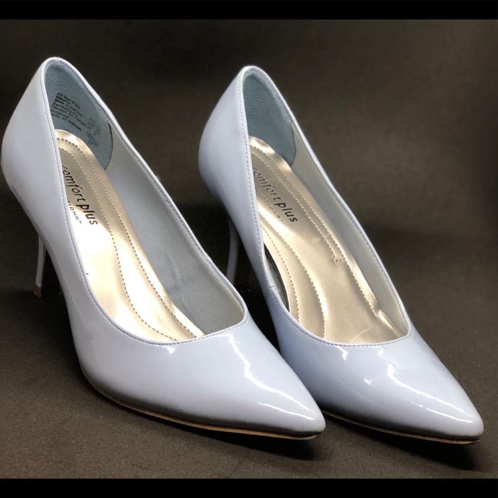 Woman blue shoes size 6.5. Comfortable.